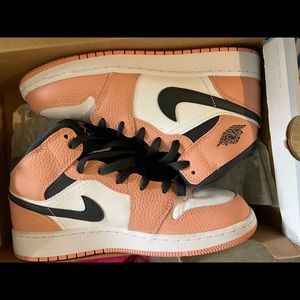 Jordan 1 mid 6.5 y